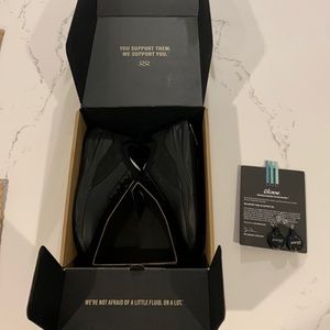 Clove nursing shoes.